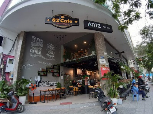 82 Cafe 10