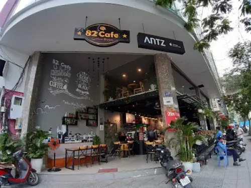 82 Cafe 10