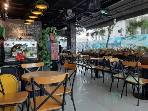 82 Cafe 9