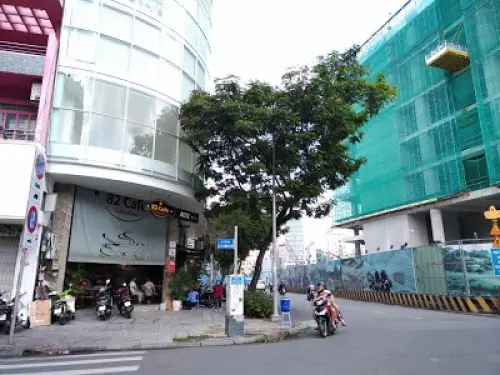 82 Cafe 7