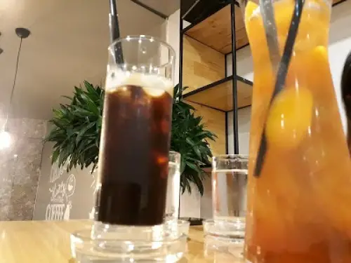 82 Cafe 5