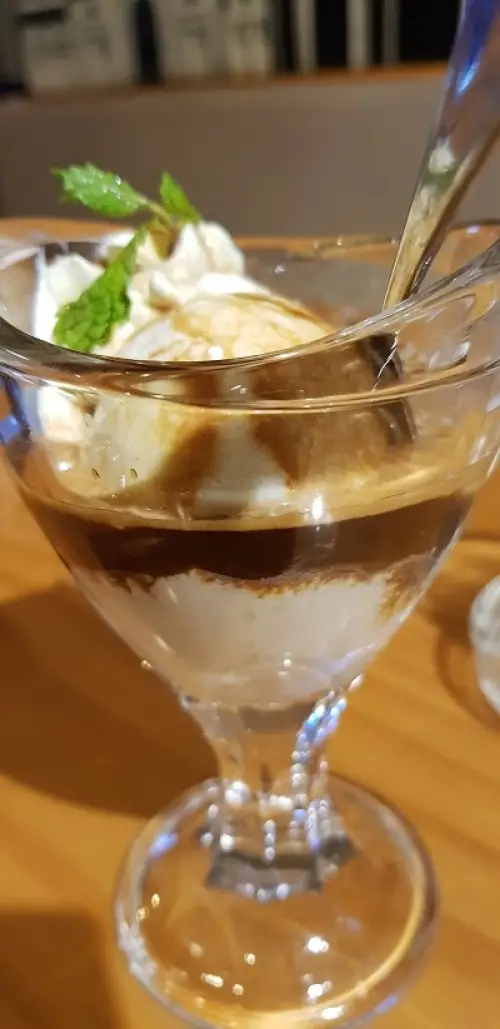 82 Cafe 4