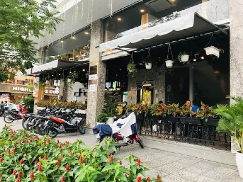 82 Cafe 2
