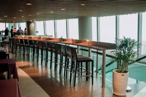 EON51 Restaurant & Lounge 10