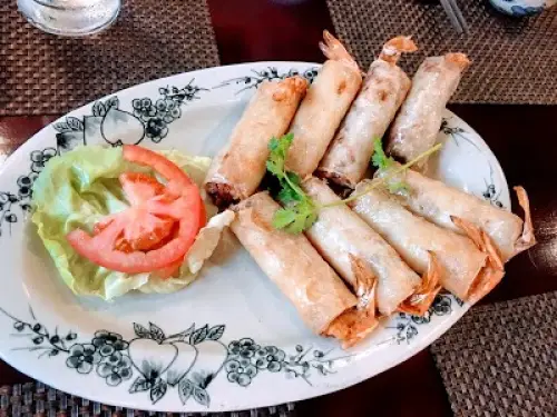 Huong Lai Restaurant 7