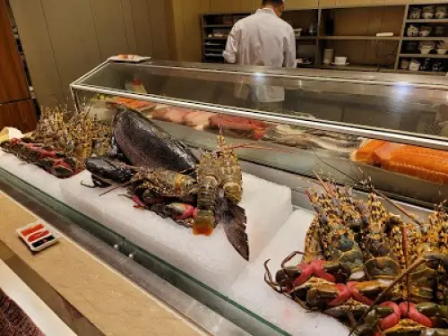 La Brasserie Restaurant - Hotel Nikko Saigon 9