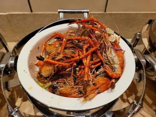 La Brasserie Restaurant - Hotel Nikko Saigon 8