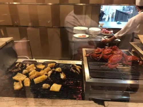 La Brasserie Restaurant - Hotel Nikko Saigon 3