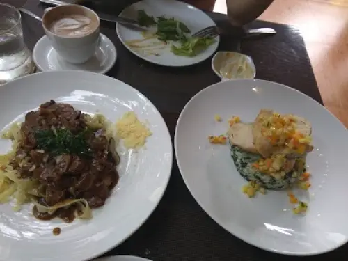 MAY Restaurant and Lounge 5