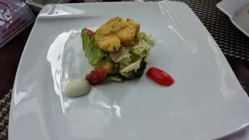 MAY Restaurant and Lounge 3