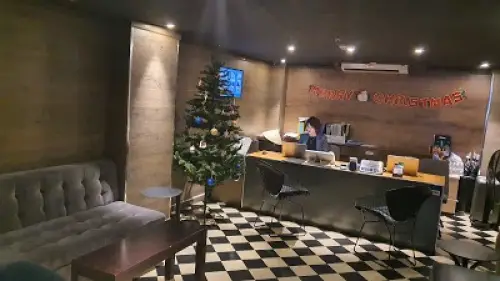 The Garlik De Tham Restaurant 1