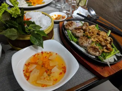 The Garlik De Tham Restaurant 5