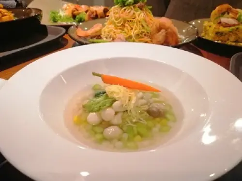 The Garlik De Tham Restaurant 2