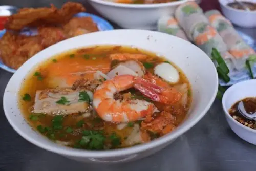 The Lunch Lady (Nguyen Thi Thanh) 9