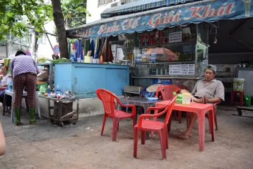The Lunch Lady (Nguyen Thi Thanh) 8