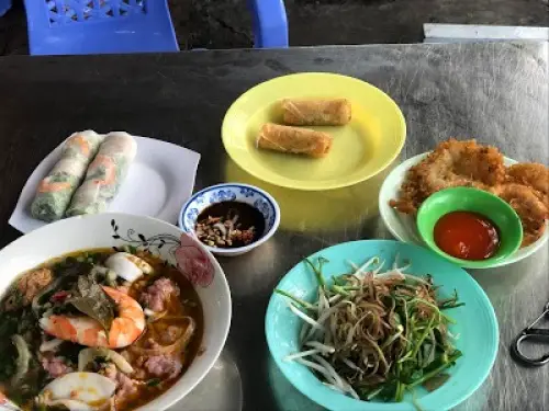 The Lunch Lady (Nguyen Thi Thanh) 7