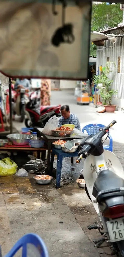 The Lunch Lady (Nguyen Thi Thanh) 3
