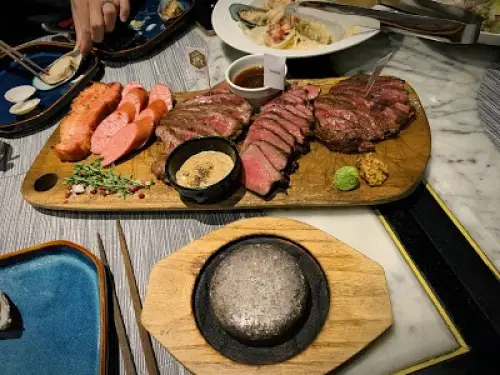 Ussina Bar Sky 77 Landmark 81 6