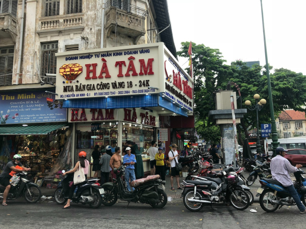 Exploring Ben Thanh Market and Its Surroundings